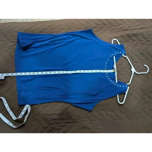 Royal blue sleeveless scoop neck tank/shell w/studs by Susan Craver size L - Picture 6 of 6